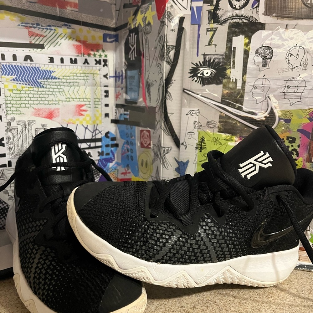 Nike Kyrie Flytrap sneaker 5Y